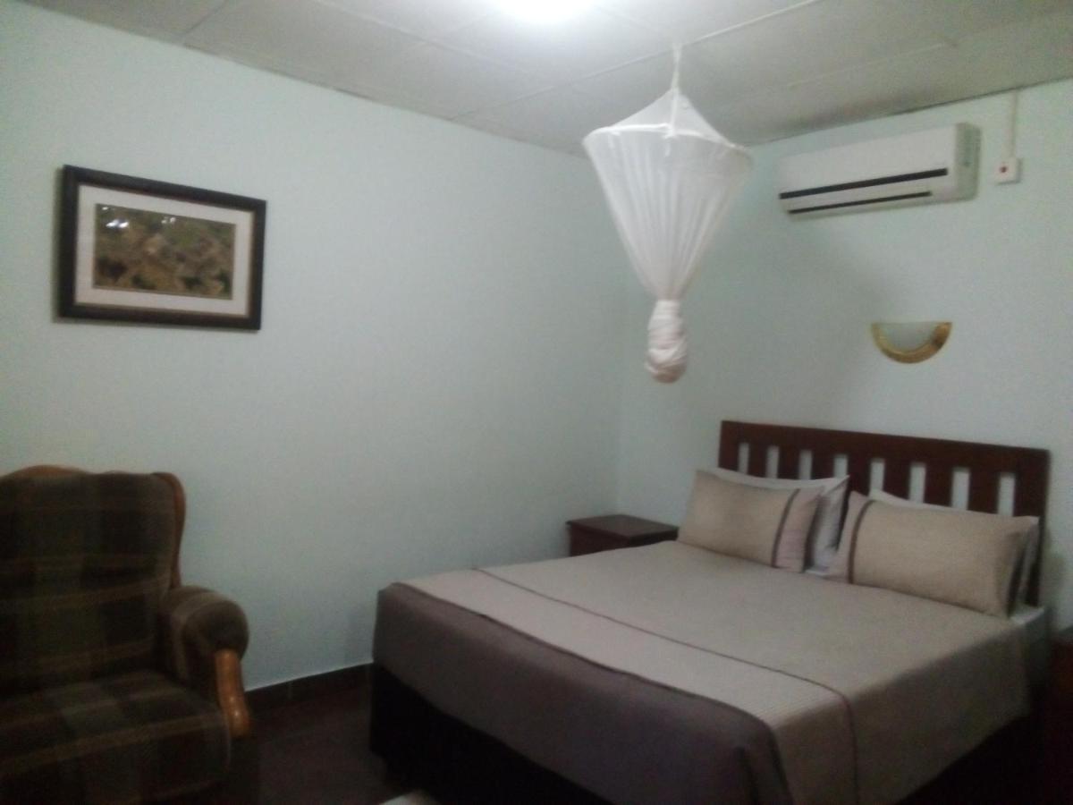 Gloria'S Bed And Breakfast Livingstone Exterior photo