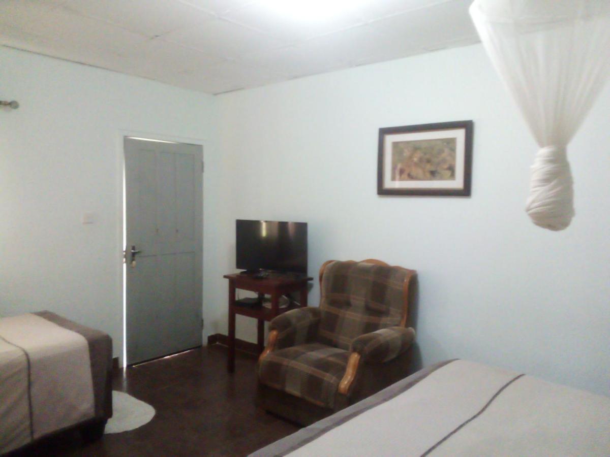 Gloria'S Bed And Breakfast Livingstone Exterior photo