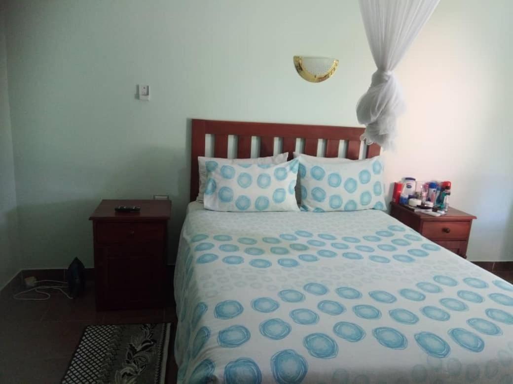 Gloria'S Bed And Breakfast Livingstone Exterior photo