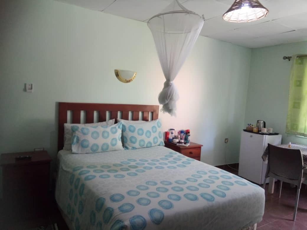 Gloria'S Bed And Breakfast Livingstone Exterior photo