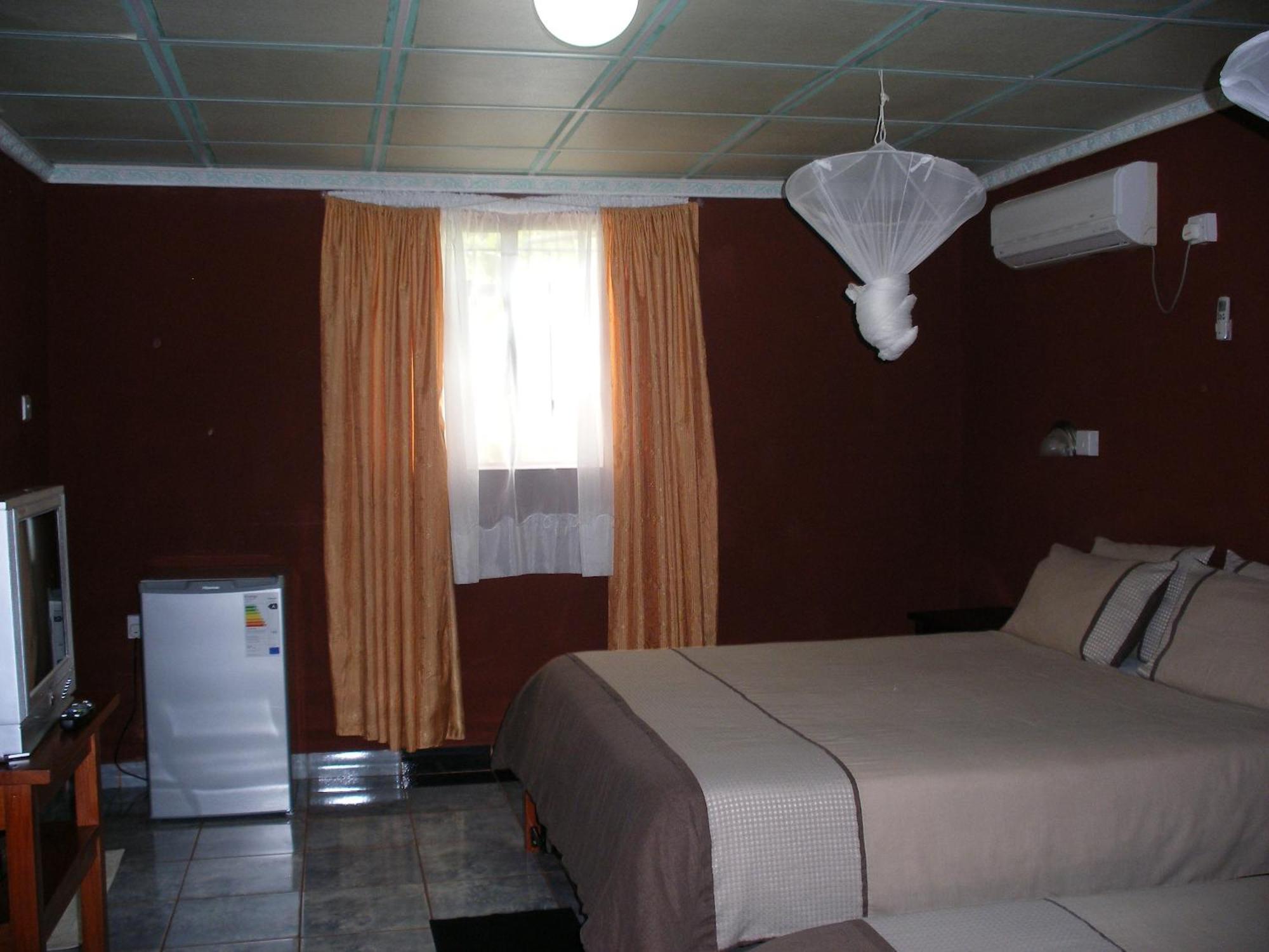 Gloria'S Bed And Breakfast Livingstone Exterior photo