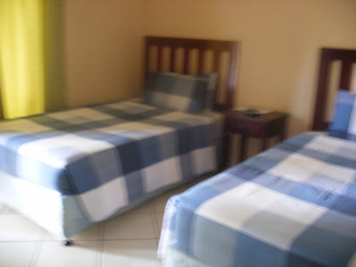 Gloria'S Bed And Breakfast Livingstone Exterior photo