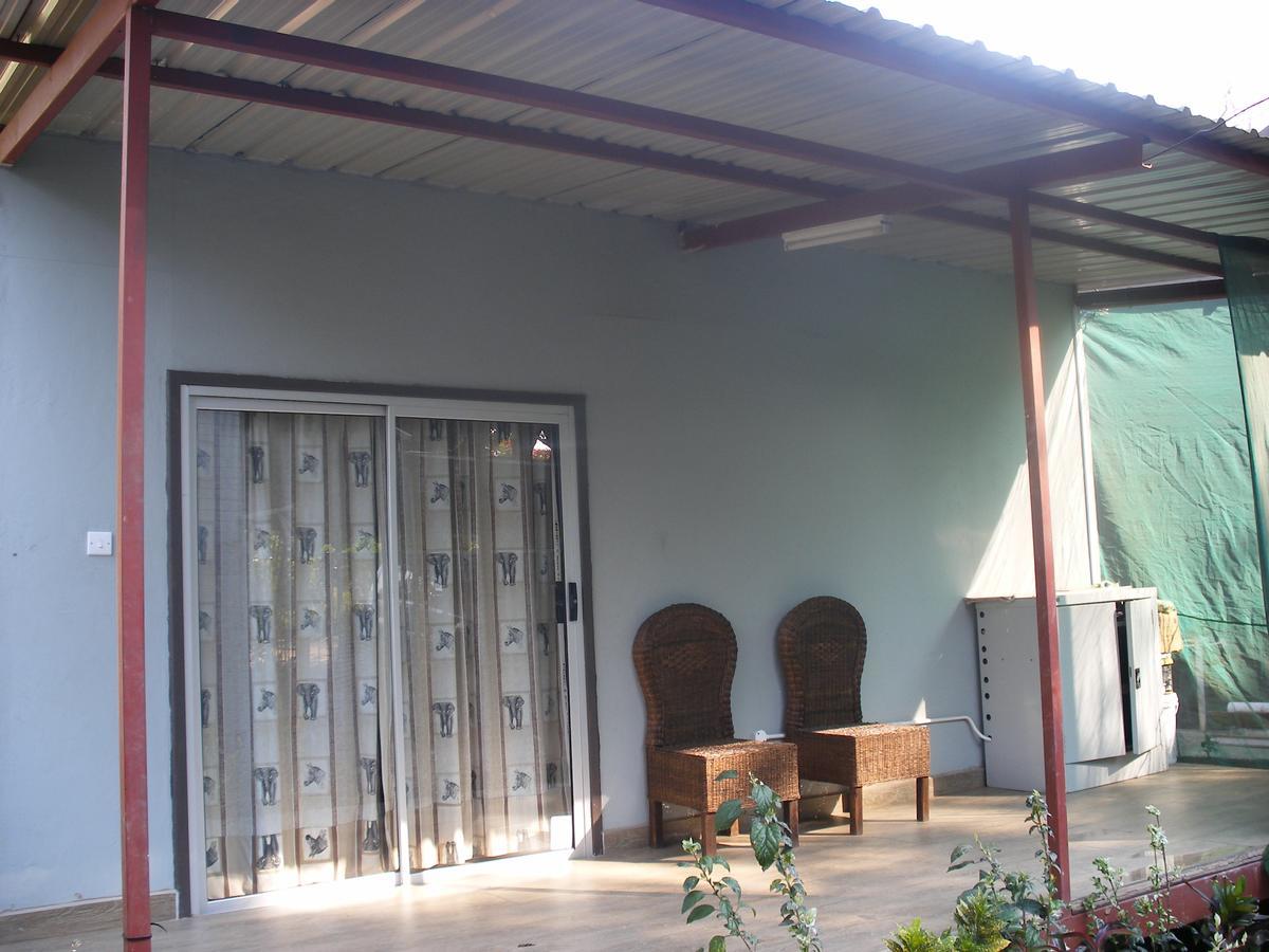 Gloria'S Bed And Breakfast Livingstone Exterior photo