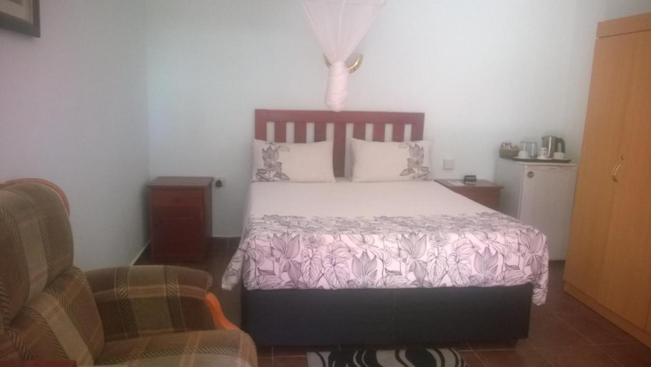 Gloria'S Bed And Breakfast Livingstone Exterior photo