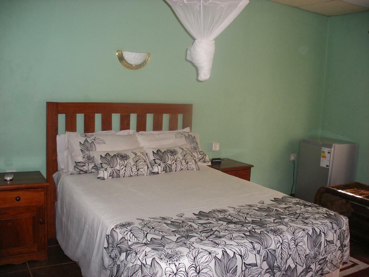 Gloria'S Bed And Breakfast Livingstone Exterior photo